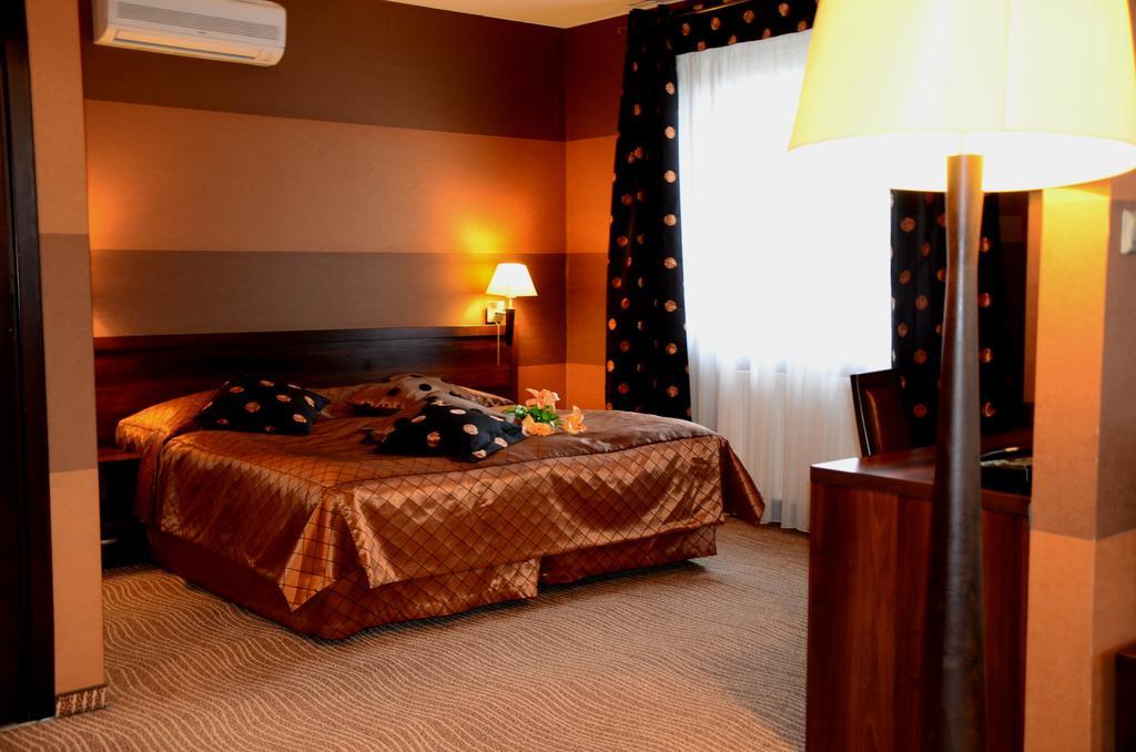 Hotel Azalia & Spa 니푸미체 외부 사진